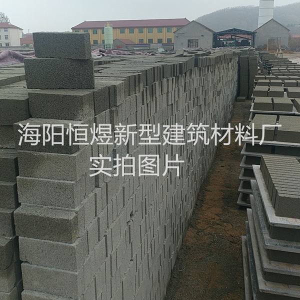 水泥磚堆放